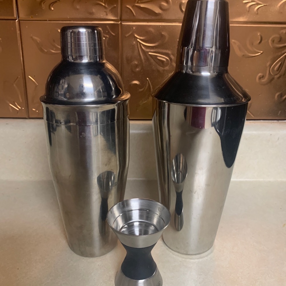 Cocktail Mixers with Gigger